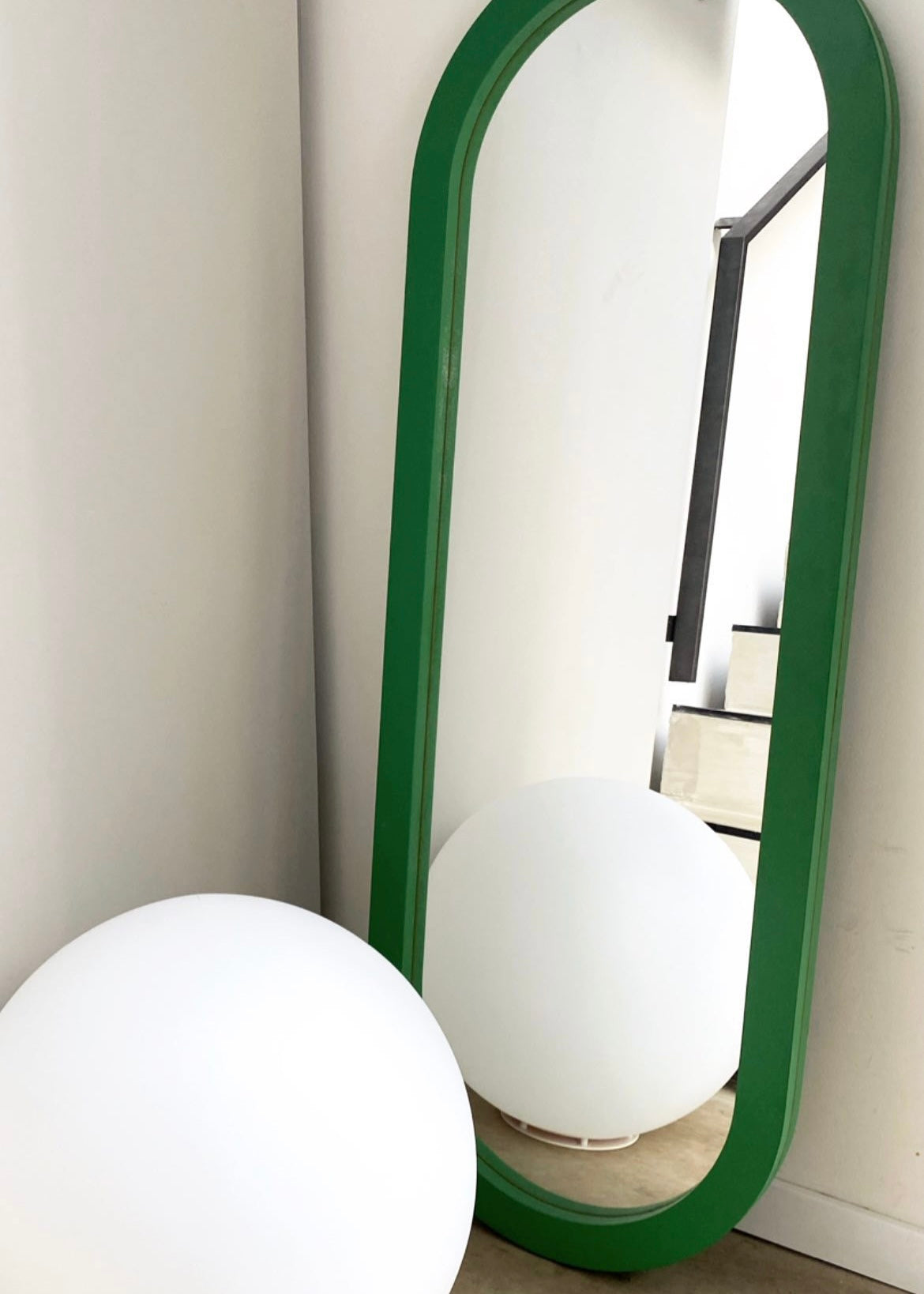 E02 — espejo ovalado