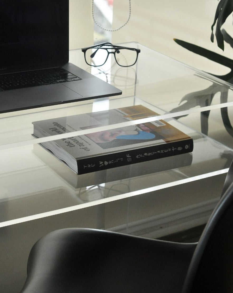 A16 — mesa acrílico