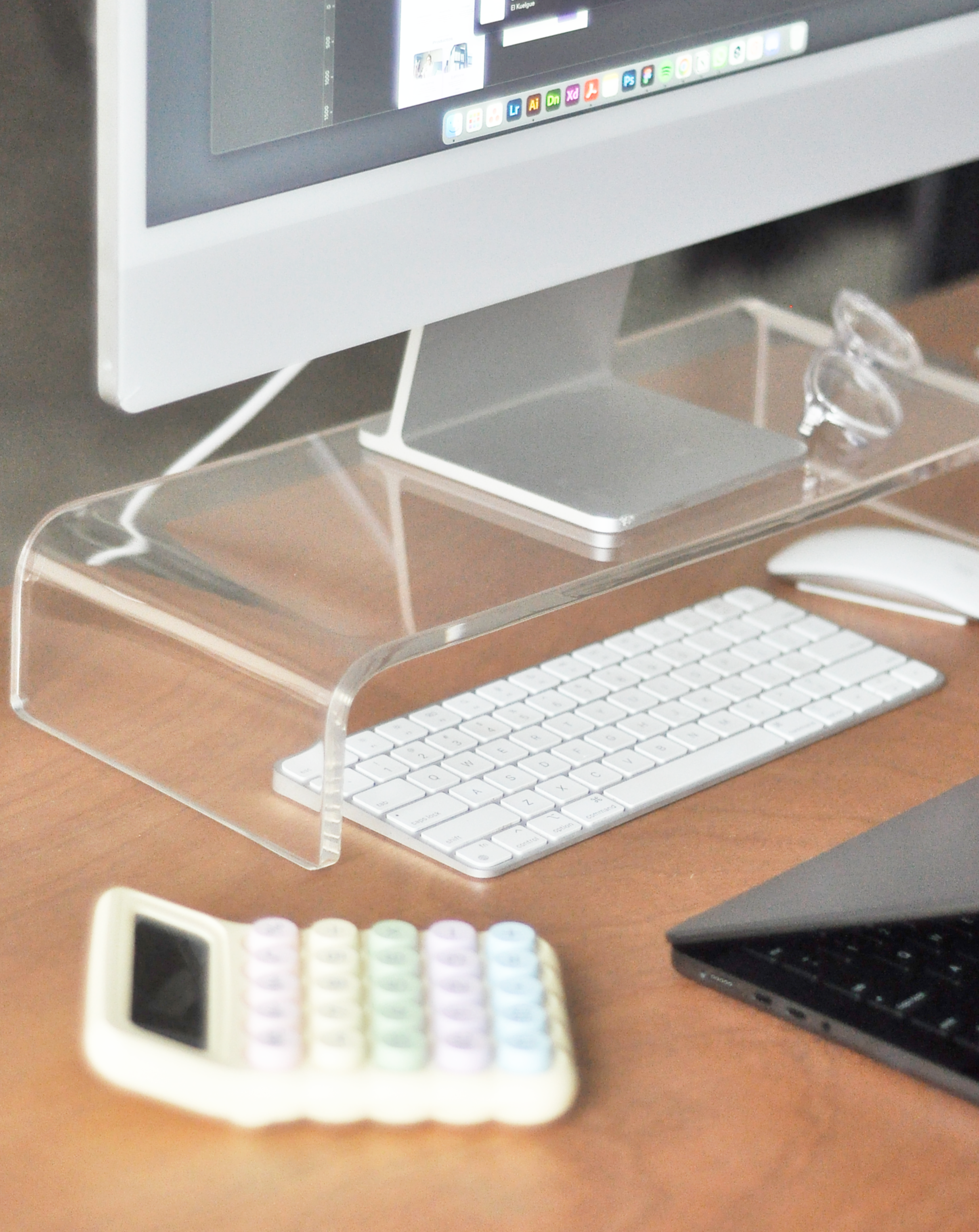 A09 — monitor riser