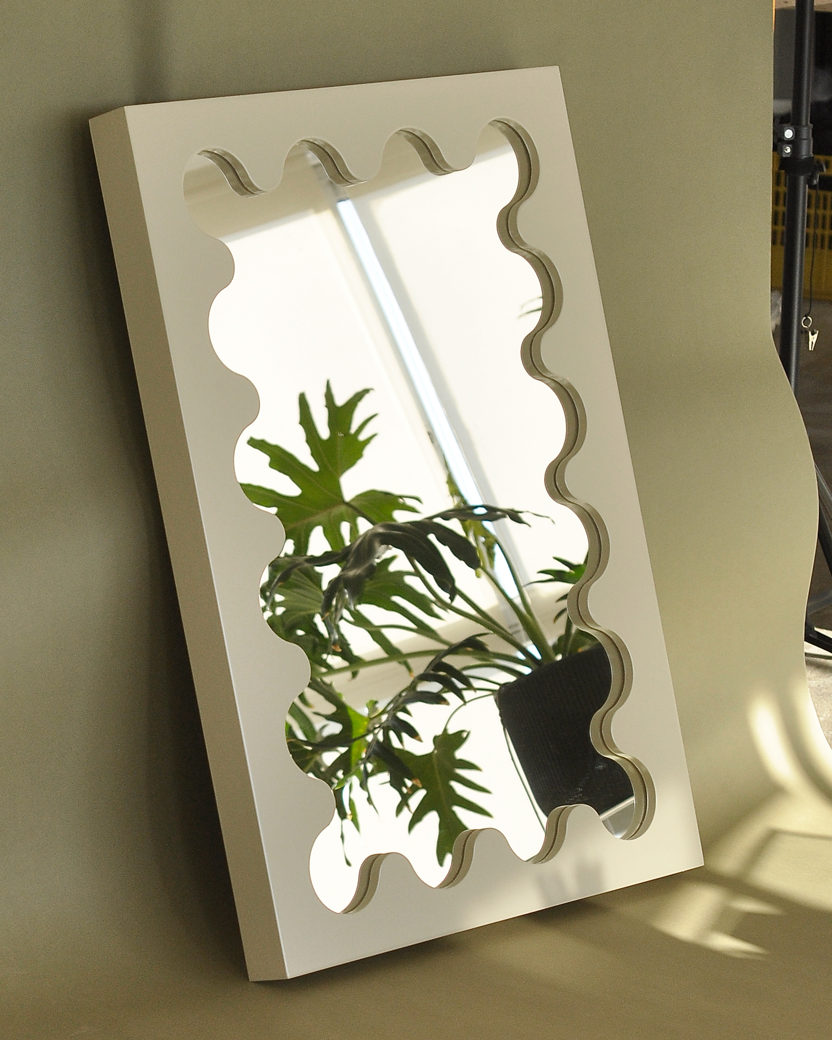 E01 — espejo curvy