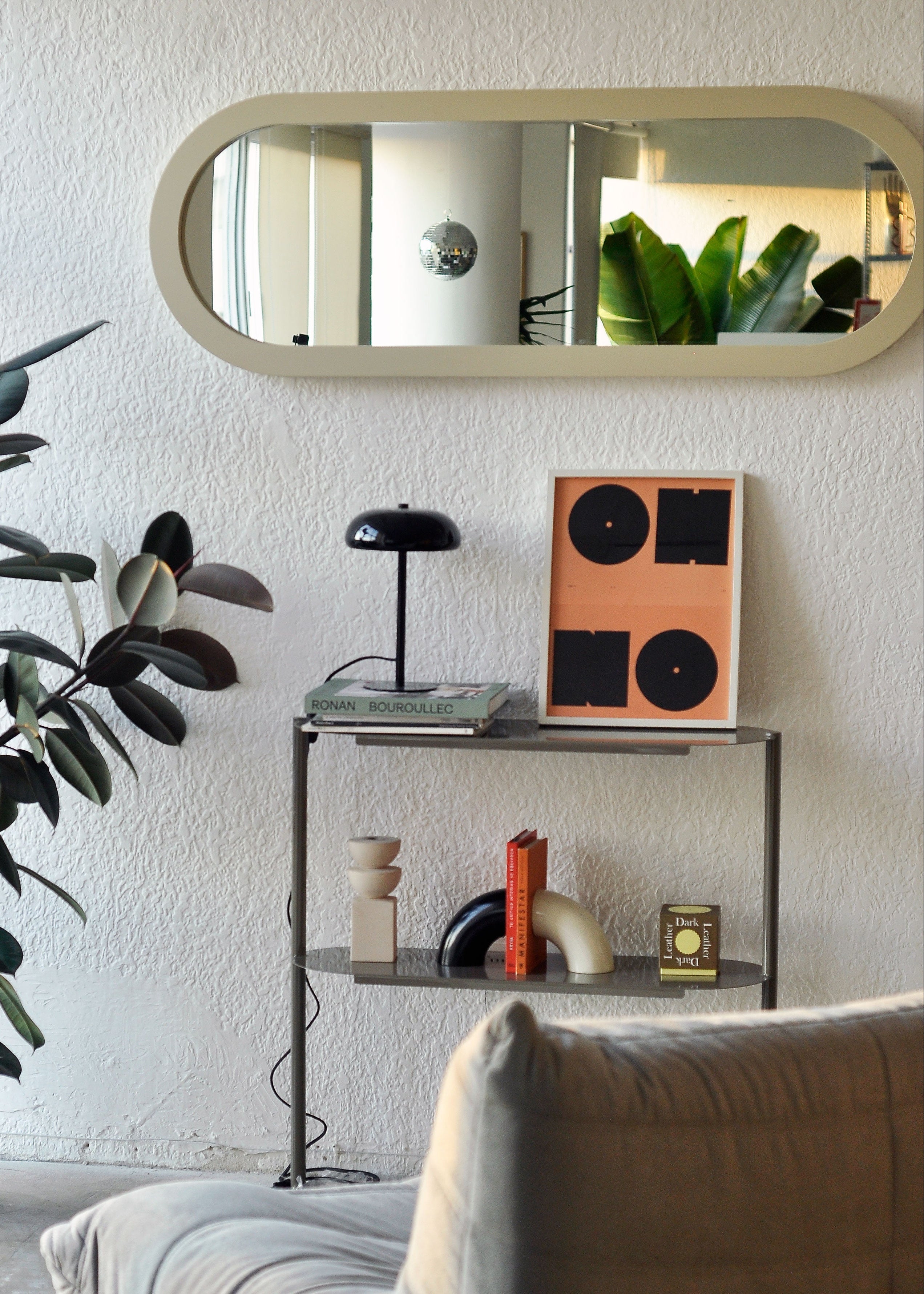 E02 — espejo ovalado