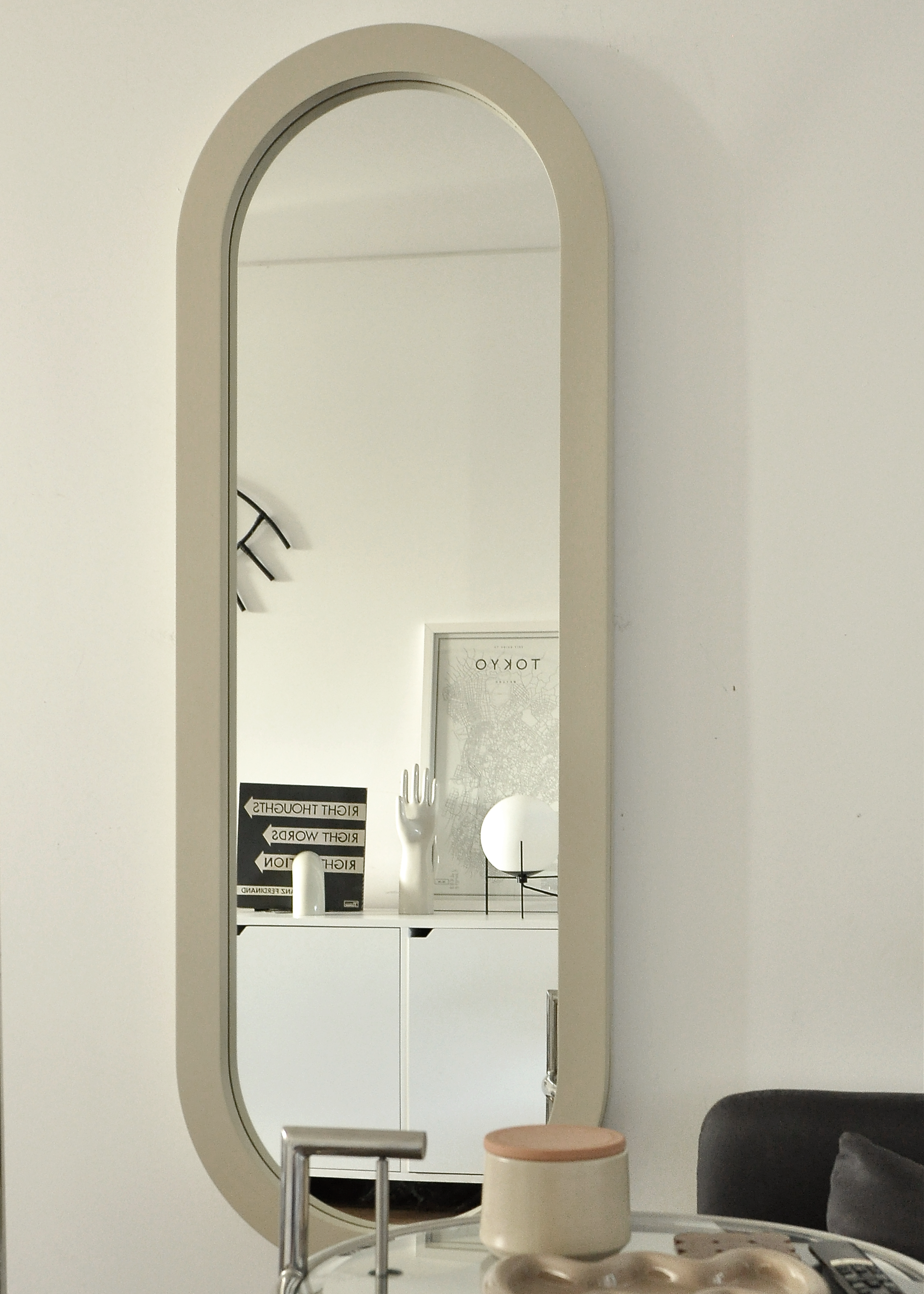 E02 — espejo ovalado