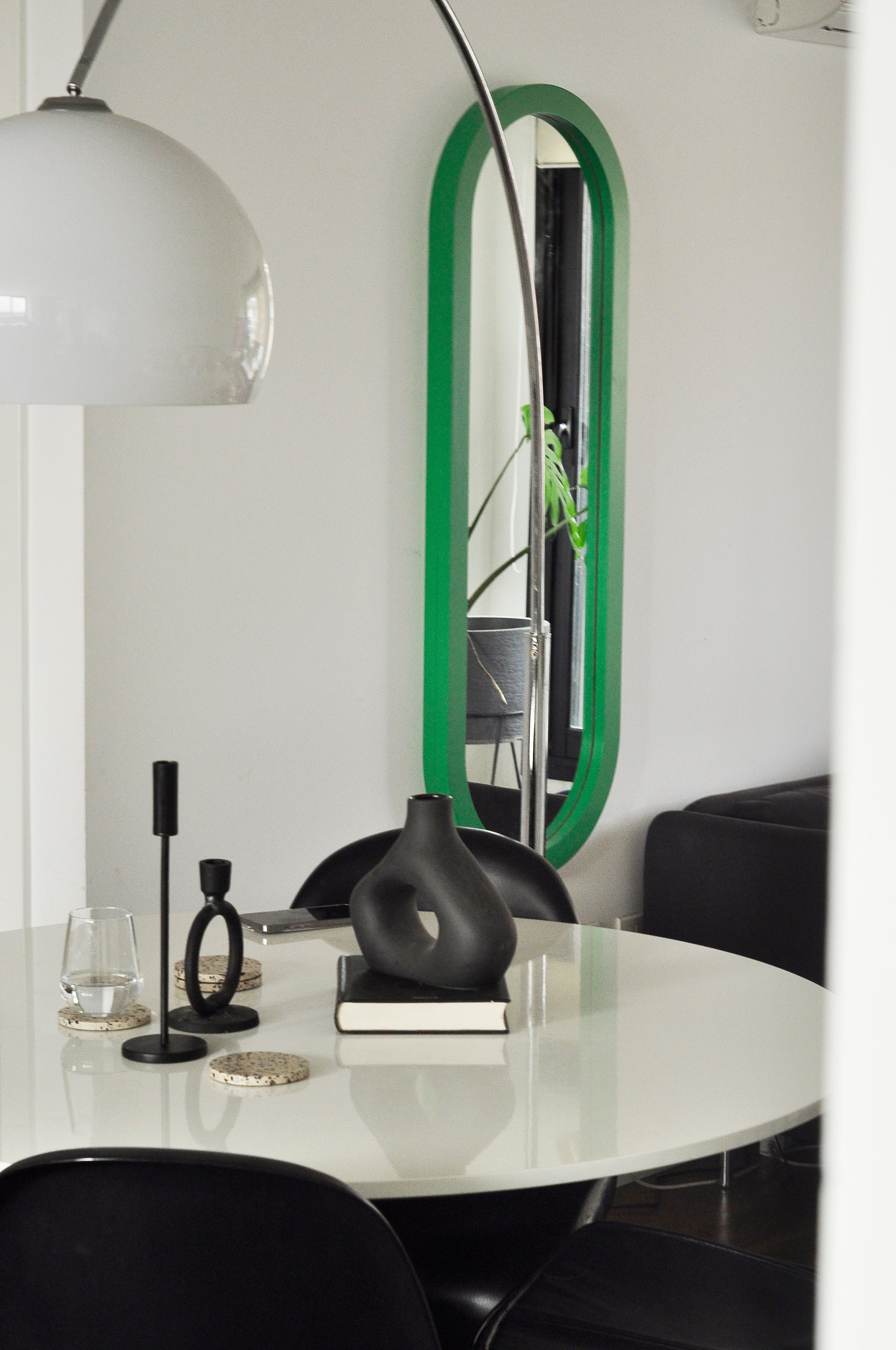 E02 — espejo ovalado