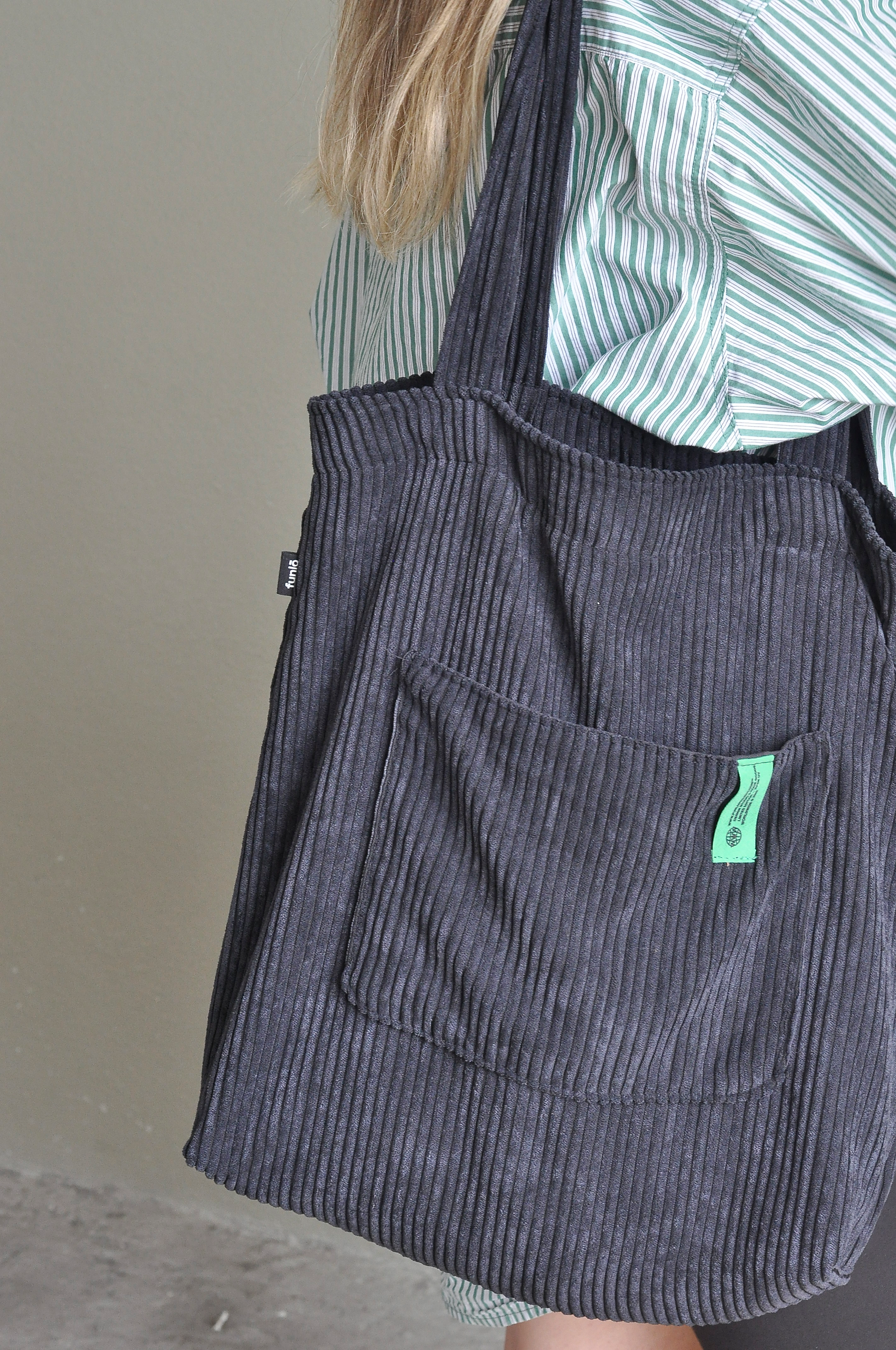 T02  — tote bag pana