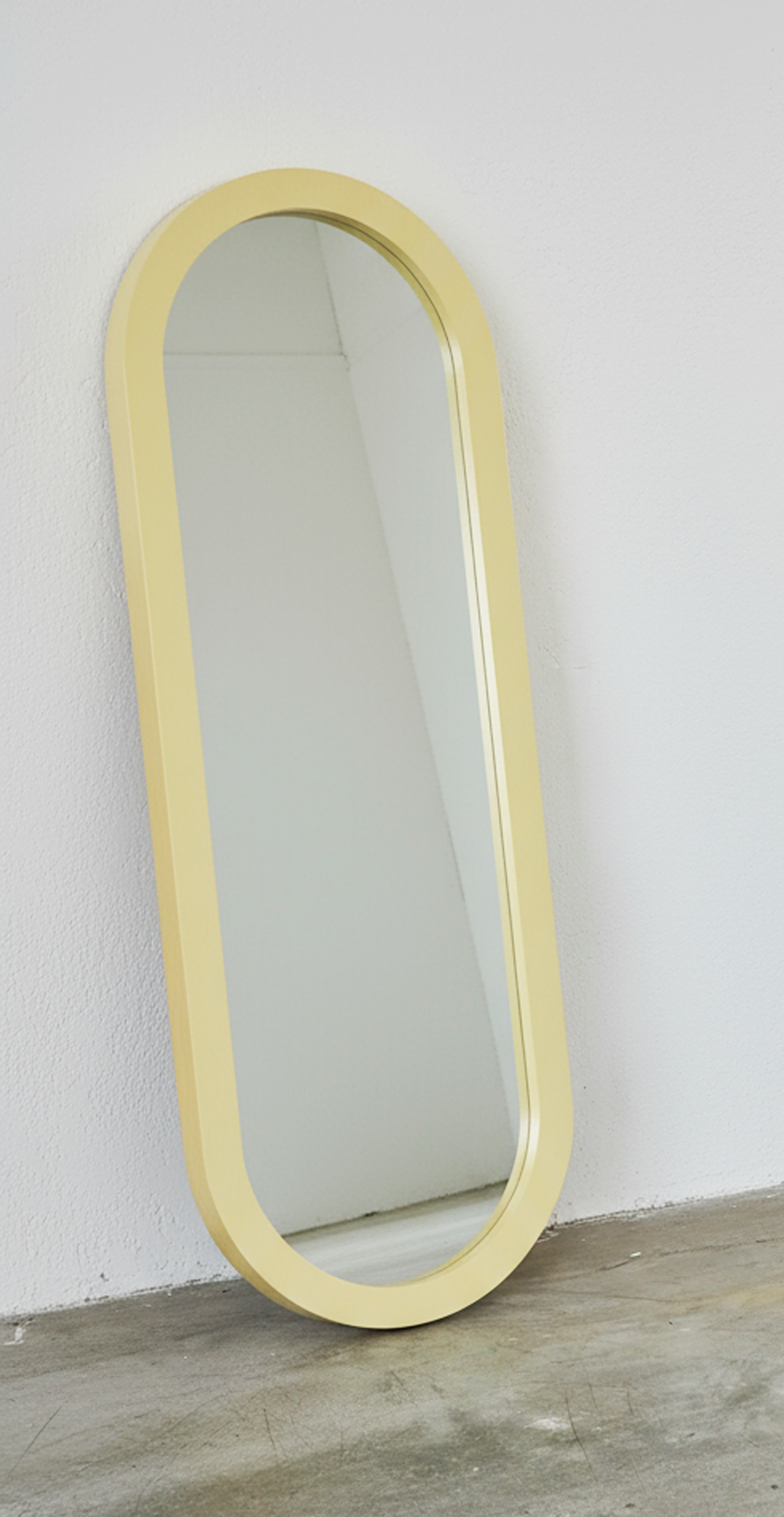 E02 — espejo ovalado