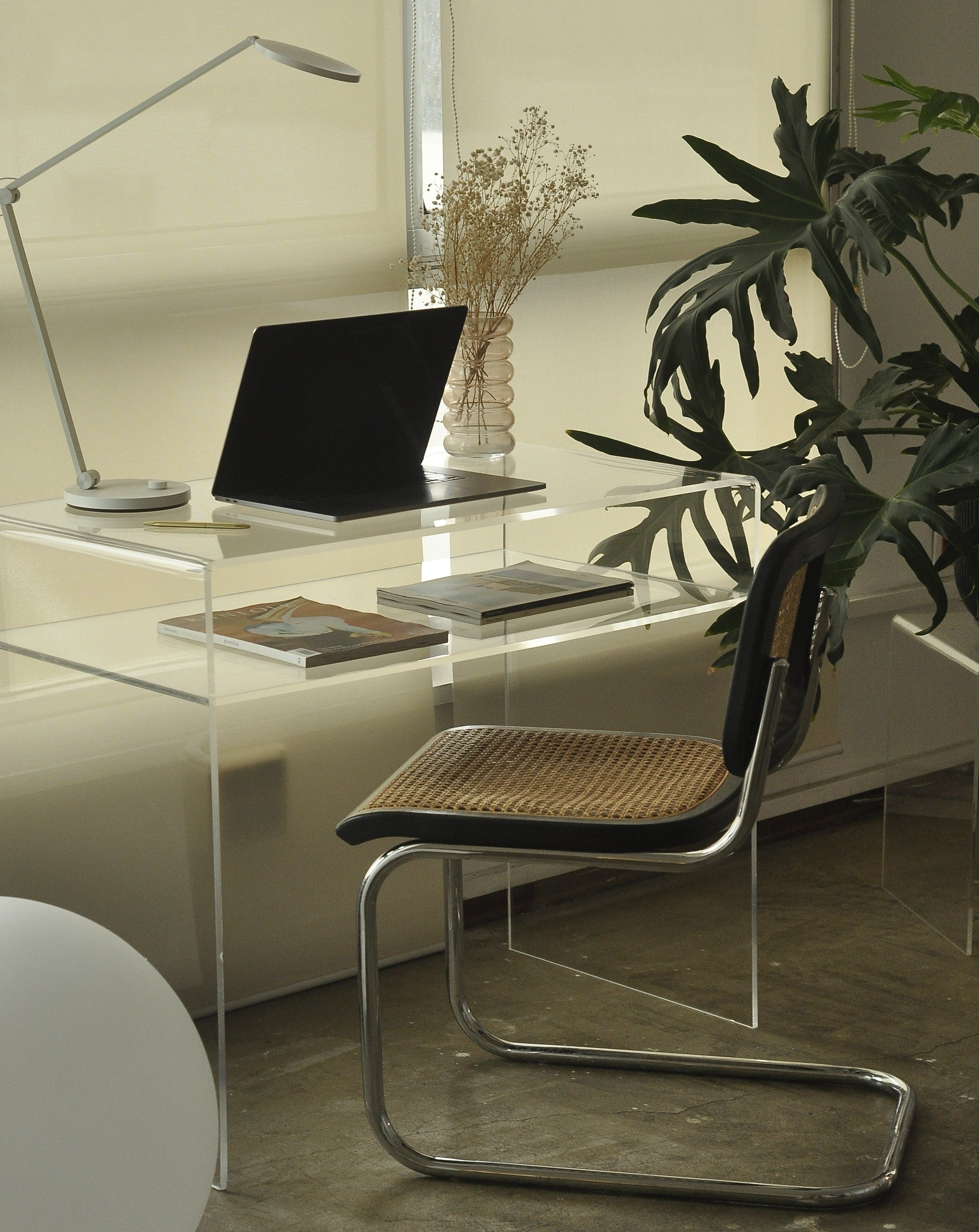 A16 — mesa acrílico